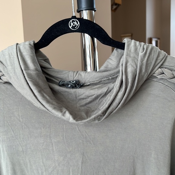 POL Poncho - Picture 3 of 9